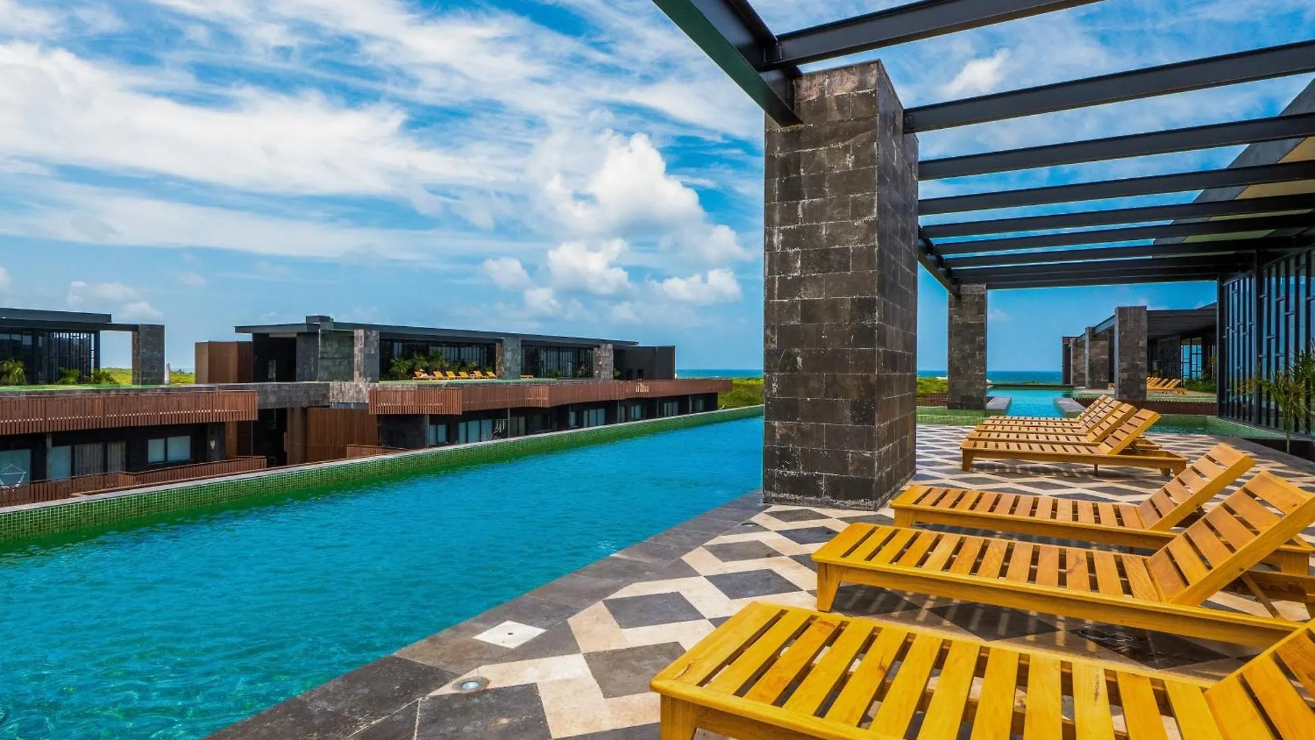 Pelican Breeze C301 Tulum