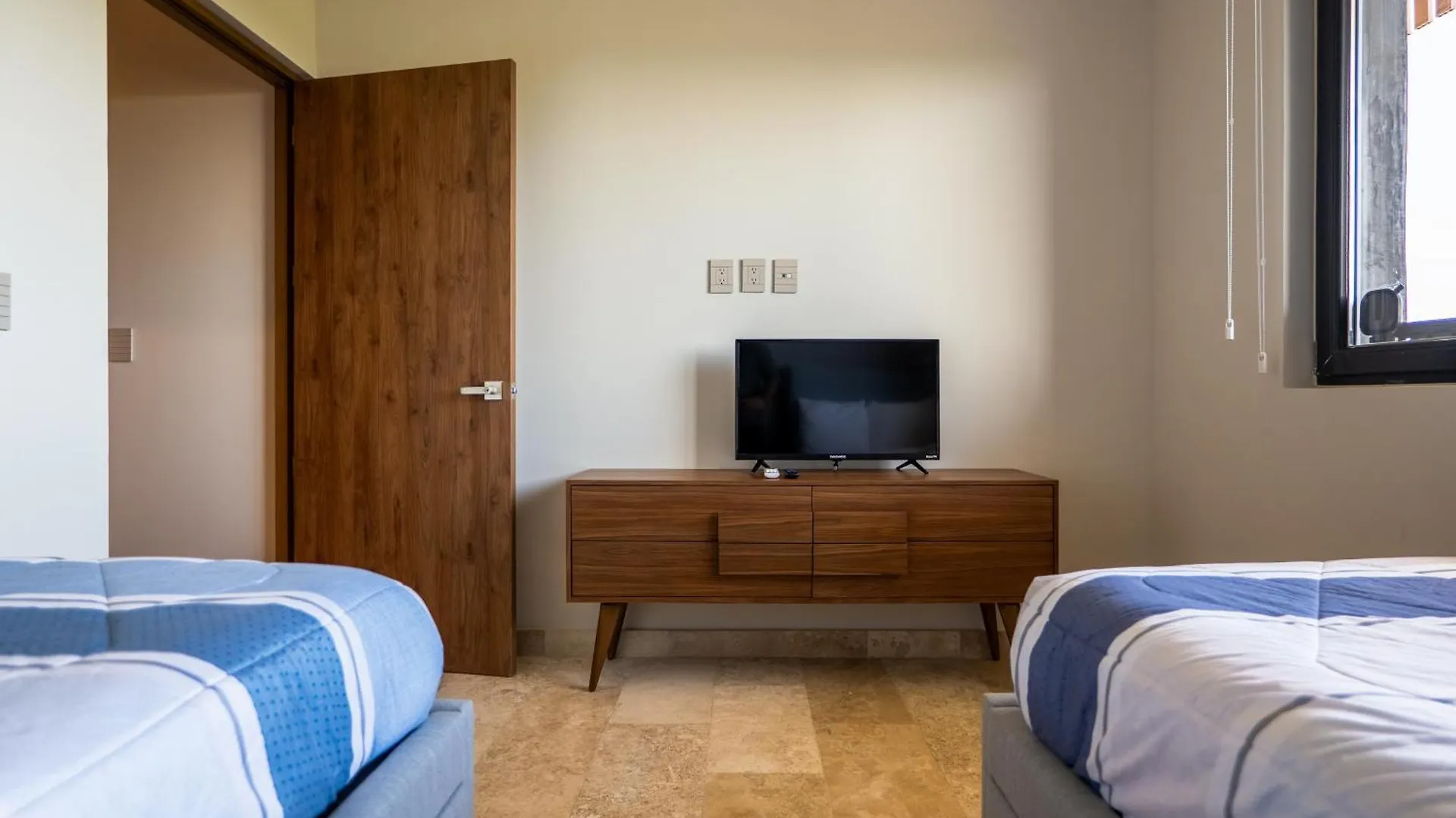 Pelican Breeze C301 Tulum 0*,