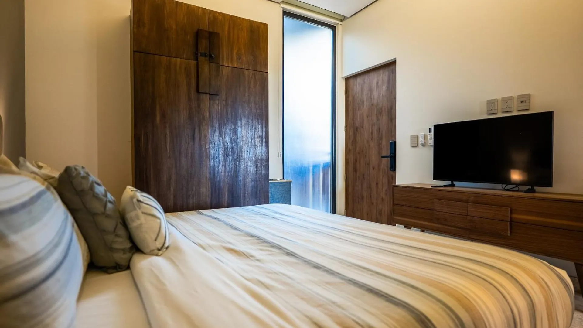Pelican Breeze C301 Tulum 0*,